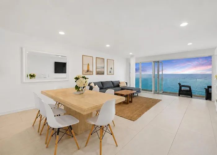 Malibu Beachfront Home With Rock Spa Ocean Views & Huge Deck